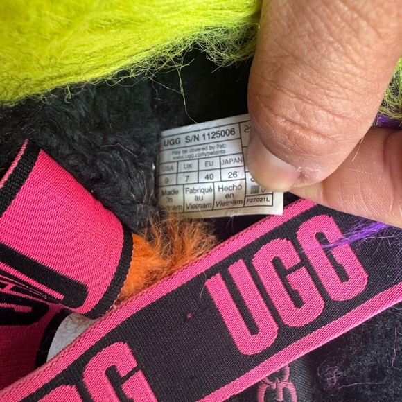 UGG Fluff Yeah Party Spots - Picture 7 of 8